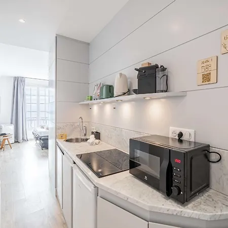 Apartmán Charming Appt - 1bd 4p- Sea View - Centre Antibes